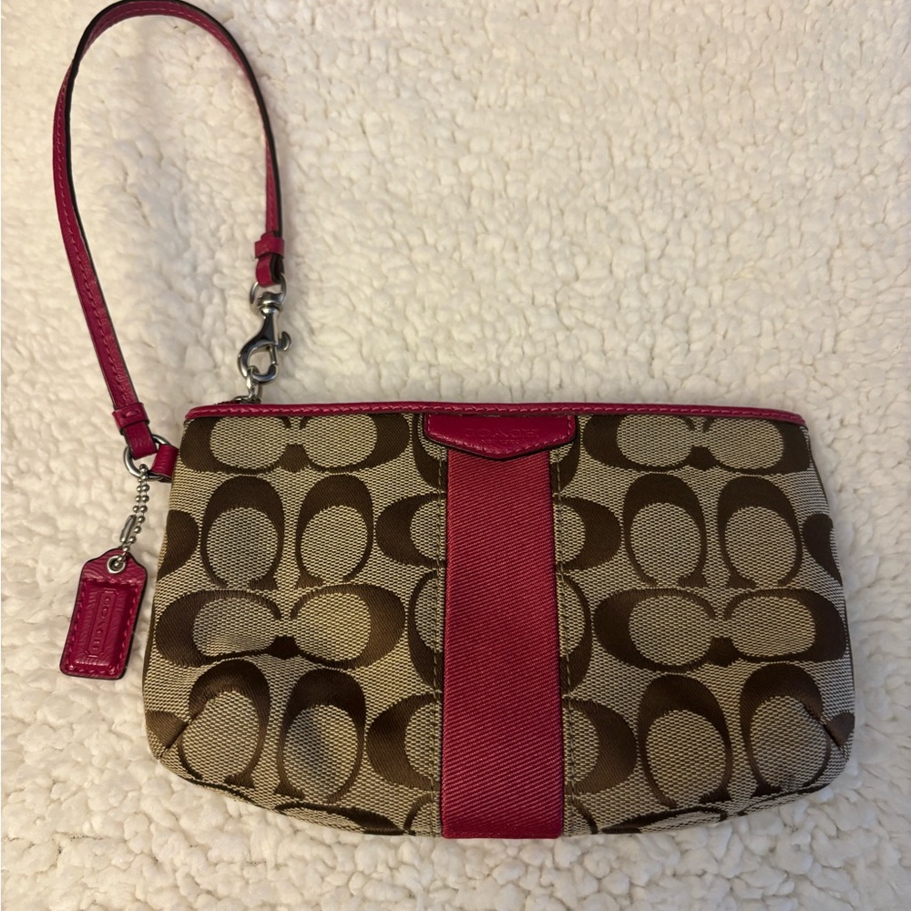💗 Coach Signature Pink Trim Wristlet NWOT 💗 - Picture 2 of 6